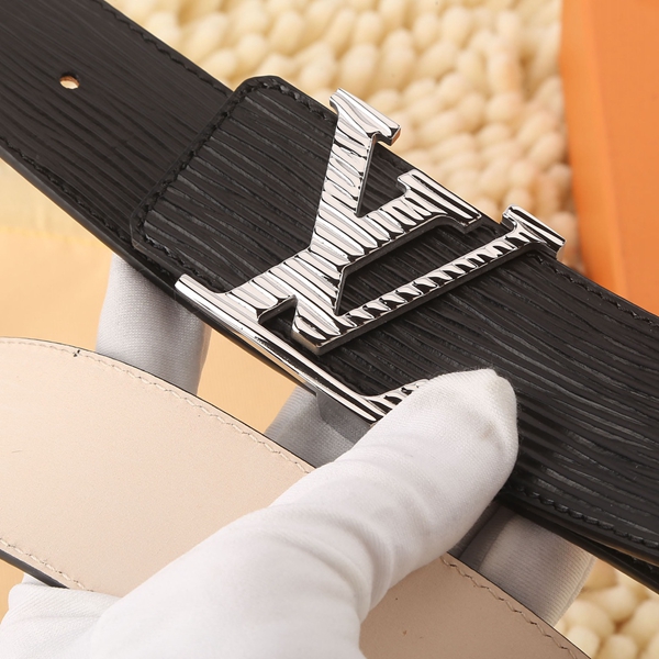 激安ルイヴィトンベルト背面デザイン